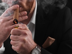 Życie najbogatszych Polaków. "Są tacy, co płacą za butelkę szampana 12 tys."