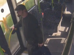 Olsztyn. Czy to on zabrał seniorce aparat słuchowy? Policja publikuje nagranie [WIDEO]