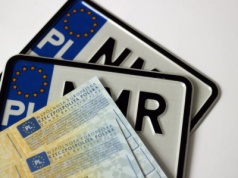 Nietypowe znalezisko w wyjątkowym samochodzie. Policjanci byli zdumieni podczas interwencji