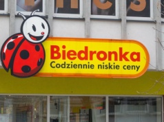 Biedronka przechodzi samą siebie. Promocje "2+2" i vouchery to dopiero początek, czas do soboty