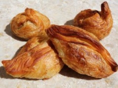 Pierwszy raz spróbowałam tych pierożków na Malcie. Zdobyłam przepis i piekę na okrągło