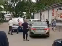 Jest kolejny film z nieudolnego zatrzymania kierowcy. Strzelali, a i tak uciekł
