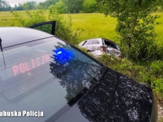 Policyjny pościg za mercedesem. 205 punktów karnych i finał w rowie