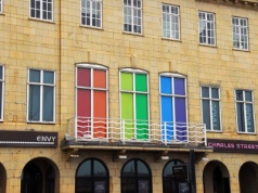 Równość czy uprzedzenia? Co Polacy sądzą o osobach LGBTQ+ w pracy, domu i polityce