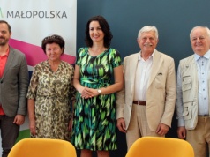 Rozwijają zainteresowania i pozwalają na kontakt z ludźmi – Uniwersytety Trzeciego Wieku promują swoją działalność