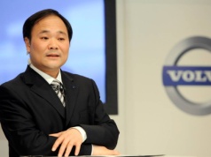 Prezes Geely: „Nie zrezygnujemy z silników spalinowych”