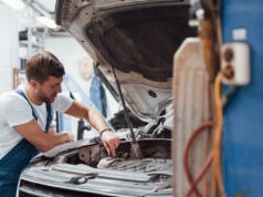 Tych napraw mechanicy unikają. Kierowcy tych aut mogą mieć problem