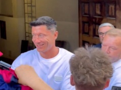 Lewandowski już w hotelu kadry. Weźmie udział w pożegnaniu “Grosika” [WIDEO]