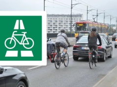 Nowe, zielone znaki drogowe 350.1. Polacy mogą je zobaczyć na wakacjach