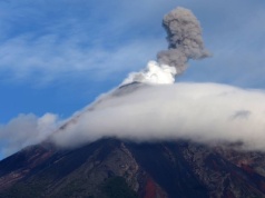 Erupcja wulkanu zagraża miastu. Ewakuowano mieszkańców