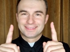 Masz 5 lub 6 na świadectwie z religii? Ksiądz oferuje 1000 zł nagrody. 