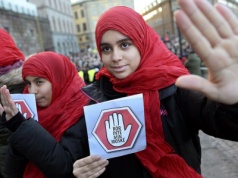Szwecja przesiedli tysiące imigrantów – do bogatych dzielnic? Nowy sposób na gangi i „asymilację”