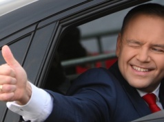 Nawrocki to marzenie każdego pisarza. Jego życiorys to gotowa powieść [OPINIA]