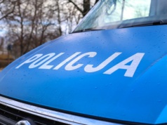 Mężczyzna pobił żonę i zabarykadował się z bronią. Trwa akcja antyterrorystów