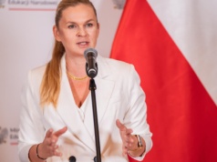 Nauczyciele są wściekli. MEN wycofuje się z kluczowych zmian w Karcie