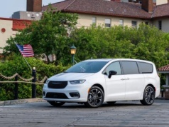 Najsmutniejsza rocznica świata. Chrysler Pacifica 100th Anniversary to symbol upadku