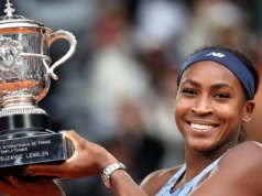 Coco Gauff z pucharem Roland Garros 2025. Amerykanka rozegrała kapitalny finał z Aryną Sabalenką