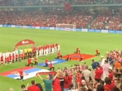 Klasy nie kupisz. Tak zachowali się kibice, gdy usłyszeli hymn rywali