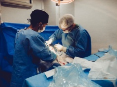 TMINI: miniaturowy robot od THINK Surgical wykonał już 1000 operacji kolana w USA