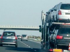 Import używanych aut bije rekordy. Większość ma ponad 12 lat