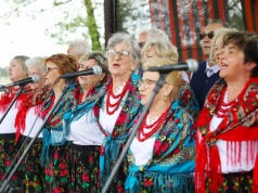 RYM SIĘ NIESIE PO POLU PO LESIE. „Nie wierz panno, nie wierz” [POSŁUCHAJ]