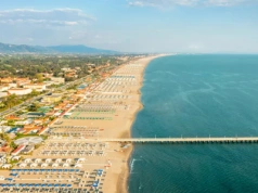 Luksusowa plaża słono kosztuje. Tyle wydadzą turyści na wypoczynek