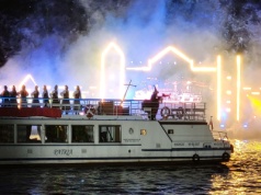 Smoki zeszły na drugi plan. Pod Wawelem królowały światła, ogień i muzyka (ZDJĘCIA)