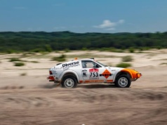 Szacunek dla tych gości! Jechałem Porsche 924S, które w tym roku dojechało w czołówce Dakaru