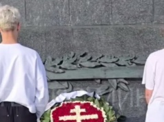Białoruscy uczniowie przeklinając podarli karty egzaminacyjne z historii. Zmuszono ich do samokrytyki pod Pomnikiem Zwycięstwa