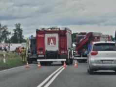 Tragiczny wypadek na DK25 w Czekanowie: Dwie osoby zginęły, droga zablokowana