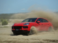 Luksusowe Porsche w otchłani Pustyni Błędowskiej. Co mogło pójść nie tak?