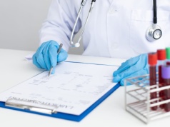 Nowy test krwi może pomóc we wczesnym wykrywaniu choroby Alzheimera