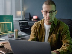 Studiowanie informatyki w 2025 - wybór z przyszłością czy ryzykowny krok?