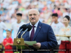 Łukaszenka zachwycony prezentem. Chce postawić w Mińsku pomnik. Putin może nie być zadowolony