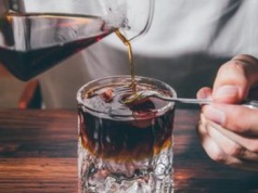 Zmienia działanie mózgu. Możliwe, że pijesz ją codziennie