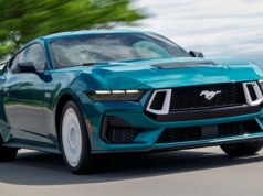 Chcesz mieć nowe auto rodem z lat osiemdziesiątych? Ford Mustang FX Pack ci na to pozwoli