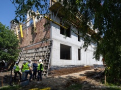 Rośnie nowa część Szkoły Podstawowej nr 21 przy ul. Miodowej