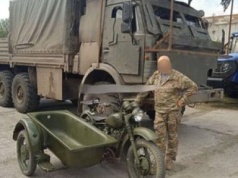 Sprzętu pancernego brak. Rosjanie wykorzystują motocykle i wanny