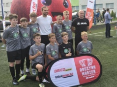 Odebrali zwycięski puchar z rąk Grzegorza Krychowiaka na stadionie Widzewa Łódź [FOTO]