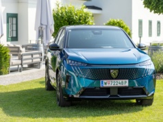 Peugeot – wzrost sprzedaży o 58% i prezentacja Hypersquare