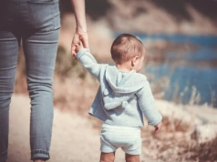W Polsce pojawił się nowy trend. Chodzi o adopcje dzieci z zagranicy