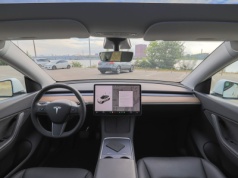 Tesla oficjalnie rozpoczęła testy robotaksówek. Niestety wciąż są pewne wątpliwości