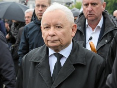Ostre słowa Kaczyńskiego na miesięcznicy smoleńskiej. Grzmi o 