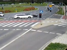 Wjechał na rondo na czerwonym świetle. O włos od tragedii