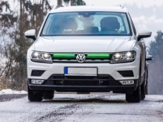 Nowe obowiązkowe oświetlenie w autach. Zielone, przednie światło stopu