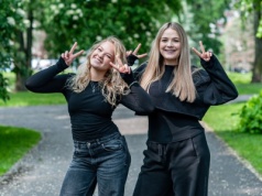 Vibe wakacji w piosence elblążanek [ Kultura ]
