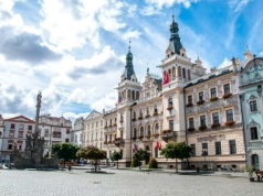 Pierniki, rzeka i zabytki. To miasto w Europie przypomina Toruń