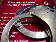 Groził komornikowi, że go zabije. 45-latek dzwonił i wysyłał wiadomości do pracowników sądu