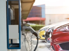 Rząd chce ułatwić instalację prywatnych punktów ładowania elektryków