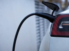 Co czwarty sprzedawany na świecie samochód to elektryk. Dla ochrony klimatu to (wciąż) żaden sukces